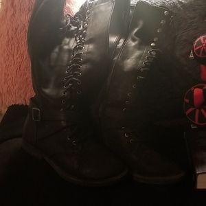 Combat boots